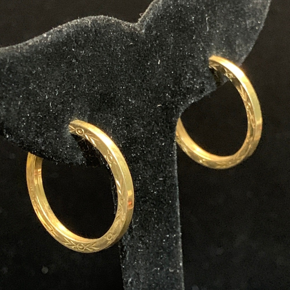Vintage CT 1/20 10KT Gold Filled Etched Floral Hoop Screw Back Earrings 0.75in
